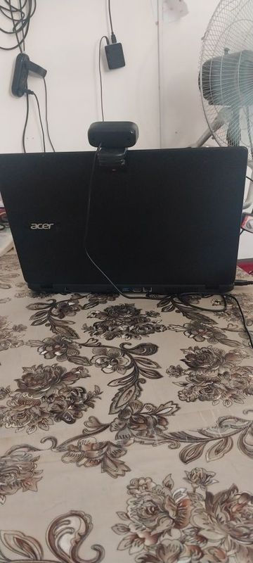 Notebook acer sotiladi holati ideal