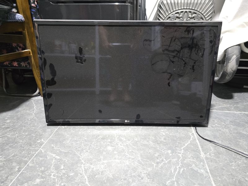 lG 32 диогональ.корейской сборки.