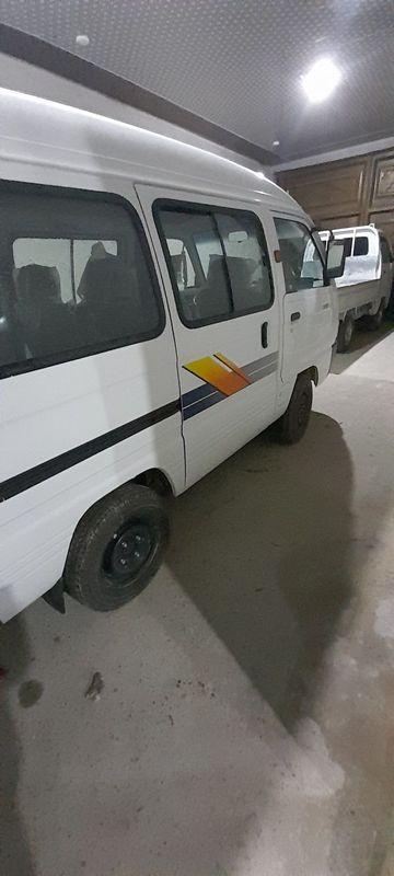 Holati yangi, gaz bor, mejigar oʻrnatilgan, chexol polik qilingan,