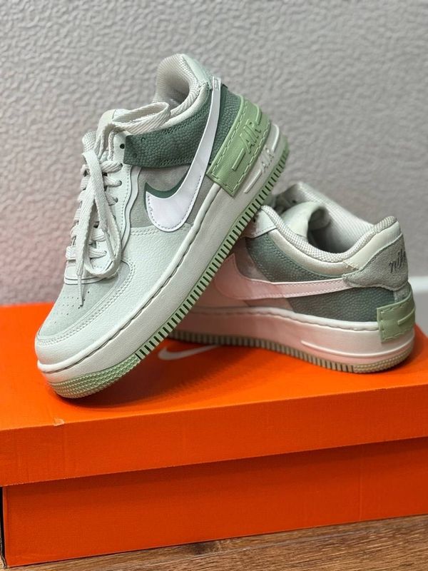 Новые кроссовки nike