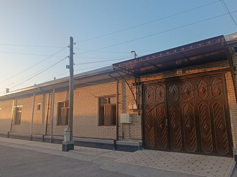 Galaosiyoda Kobdinda hovli tayyor sotiladi