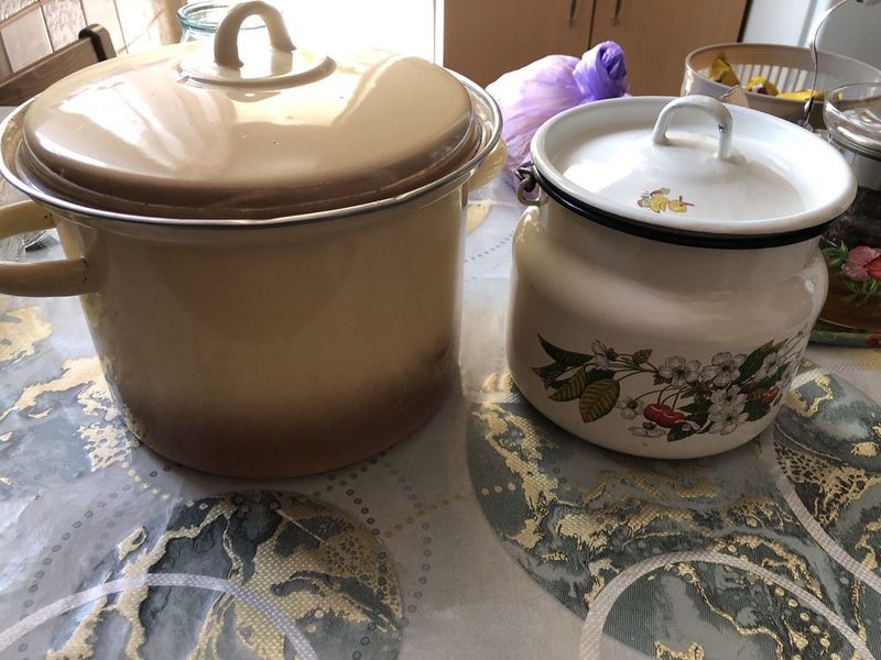 Продаются кастрюля и бидончик. Продаются кастрюля и бидончик.