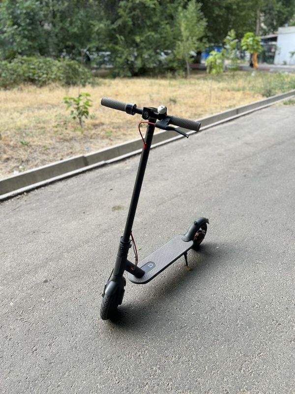 Продам Электро самокат Xiaomi m365 Продам Электро самокат Xiaomi m365
