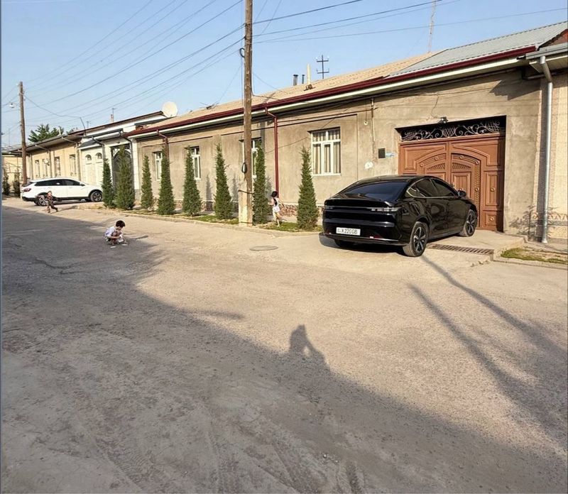 Keles Kirovda 8 sotix 4 xona hovli sotiladi Keles Kirovda 8 sotix 4 xona hovli sotiladi