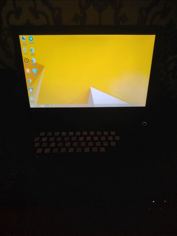 Toshiba noutbuk sotiladi Toshiba noutbuk sotiladi