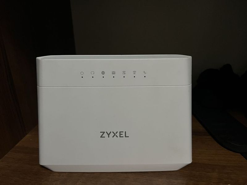 Wi-Fi Router EMG5523-T50B Wi-Fi Router EMG5523-T50B