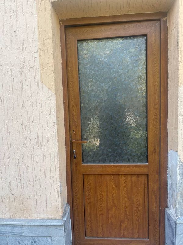Акфа пласт эшиклар срочно сотилади