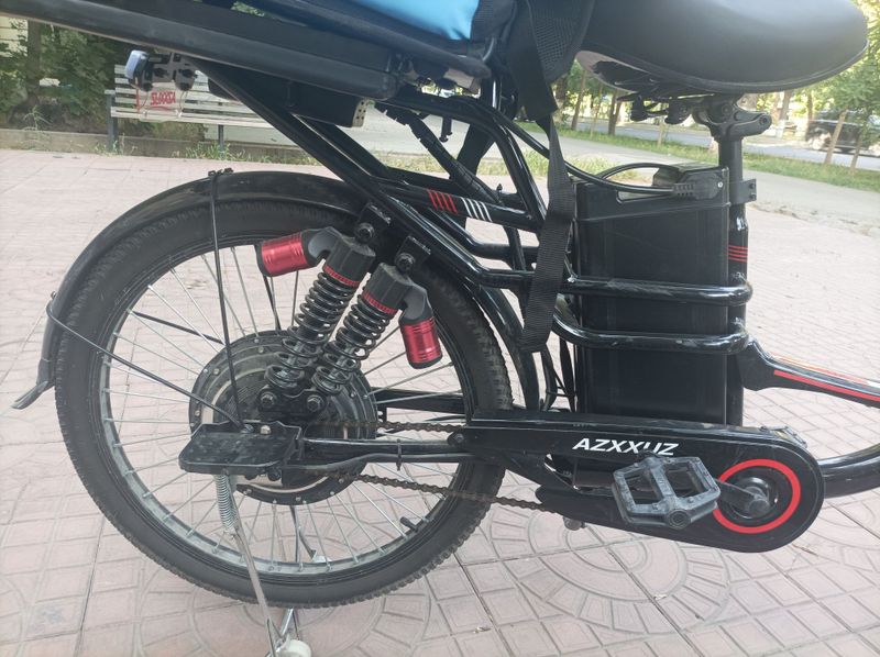 Elektron velosiped 48v 13A 624W 40-50kmgachayuradi 2kun boʻldi olingan Elektron velosiped 48v 13A 624W 40-50kmgachayuradi 2kun boʻldi olingan