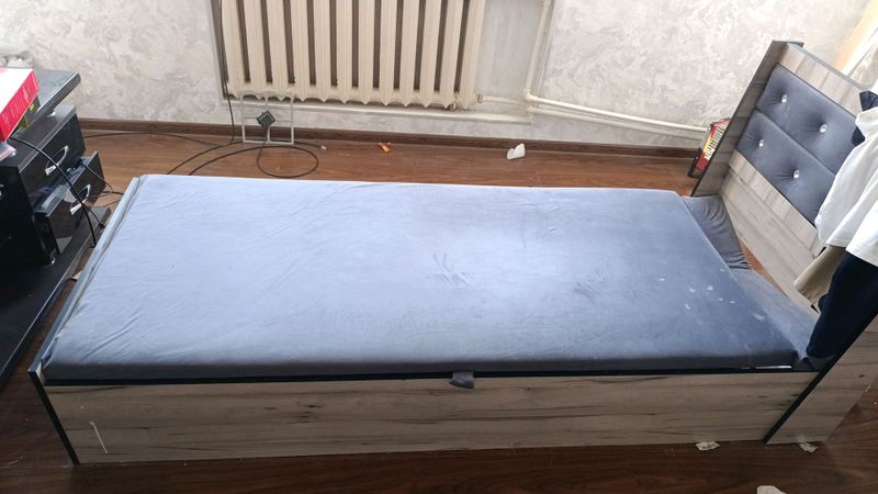 Karavat divan ochib yopiladi Karavat divan ochib yopiladi