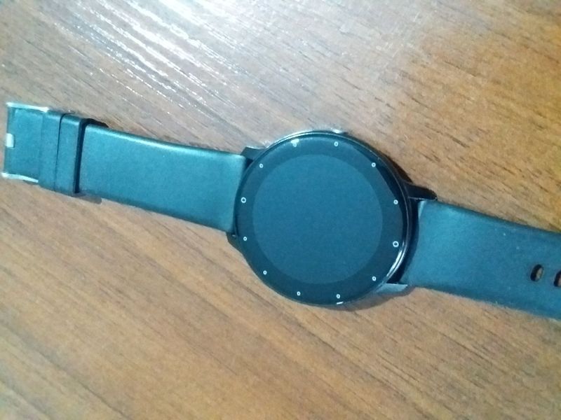 Smart watch sotiladi