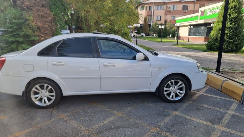 Ласетти 1.8 автомат сотилади