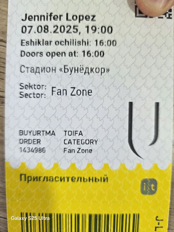 Jeniifer Lopez belit fan zone