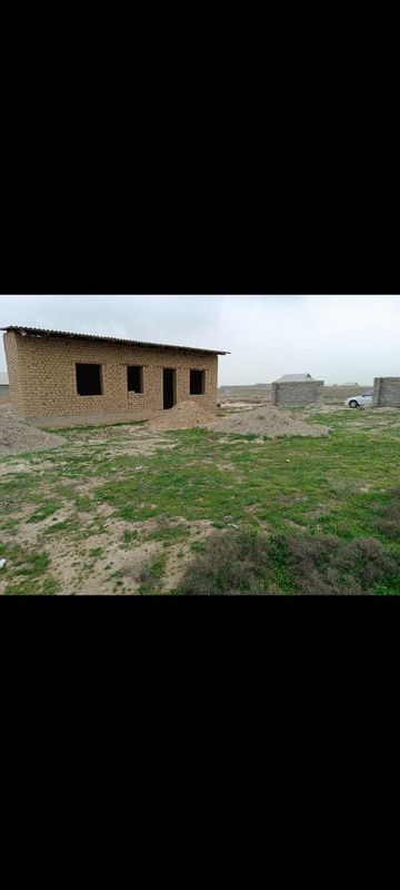 Qarshi shahri yaqinida 6 sotixli ikki xona uy sotiladi