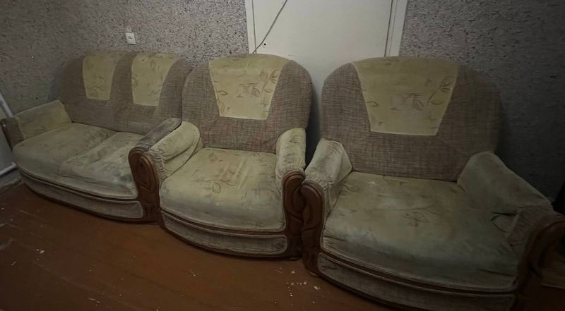 Срочно продается диван с креслами. Срочно продается диван с креслами.