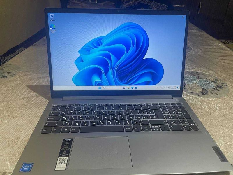 Notebook Lenovo V15