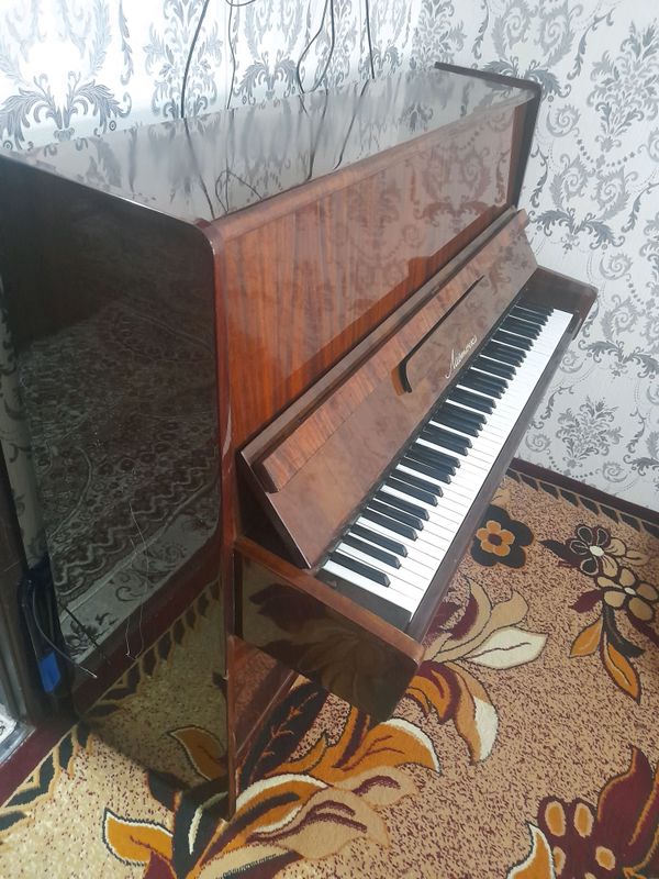 пианино ласточка