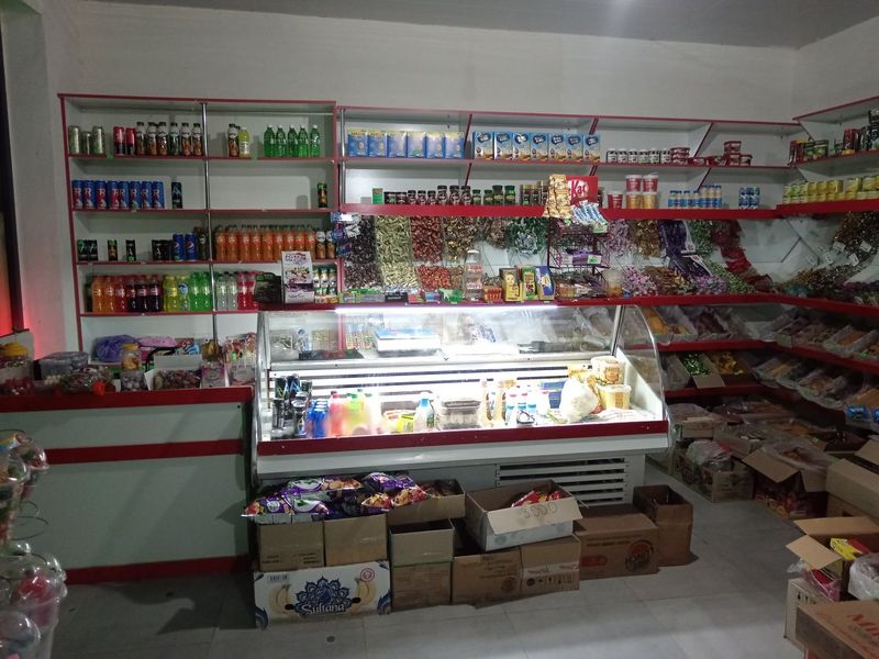 DO'KON uchun vitrinat narxi 400$ narxi kelishilgan, unaqa narx yoq. DO'KON uchun vitrinat narxi 400$ narxi kelishilgan, unaqa narx yoq.