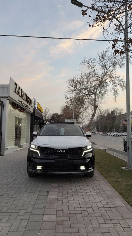 Kia Sorento 2023 yangi 7 kishilik sidenya