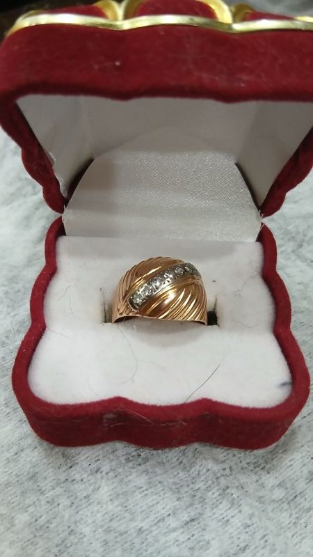 Продается золотое кольцо с якутскими брильянтами - 4.90гр