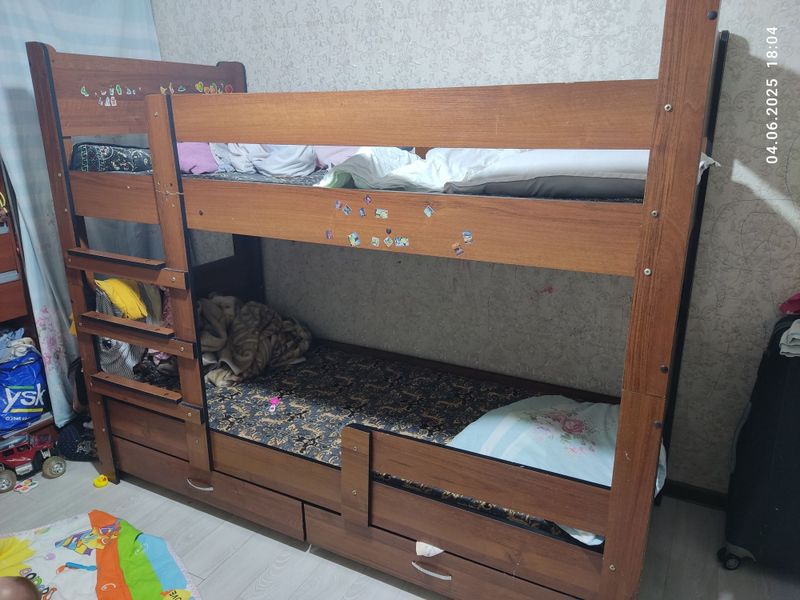 Продаю детскую кровать двухъярусная Продаю детскую кровать двухъярусная