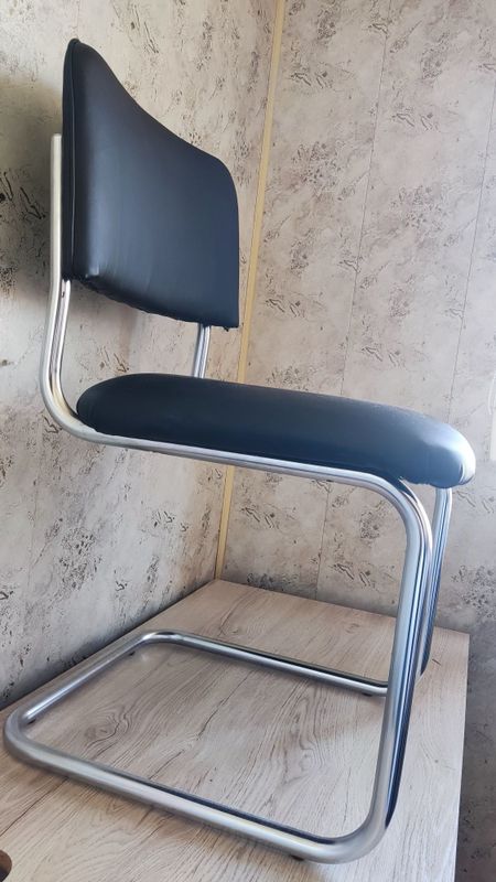 Srochno Yumshoq Stul sotiladi. Holati ideal. Srochno Yumshoq Stul sotiladi. Holati ideal.