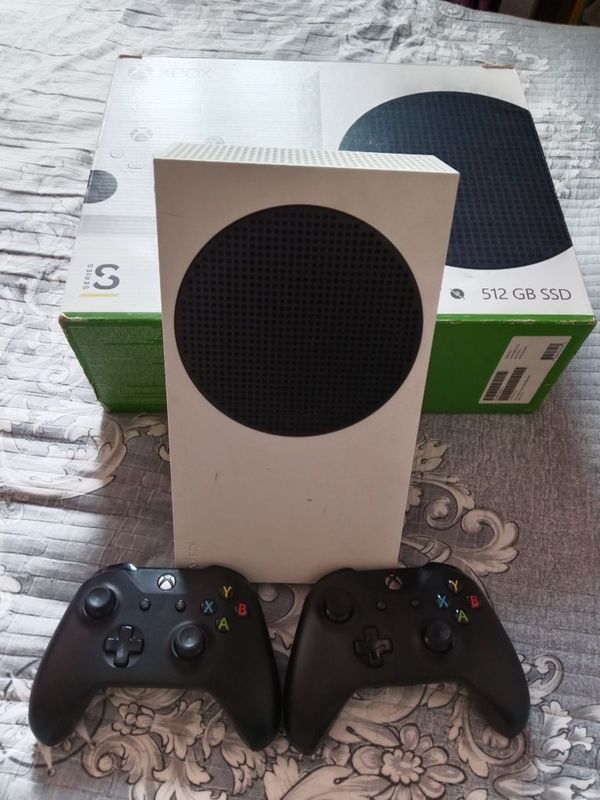 Продам Xbox series s 512gb два геймпада+игры Продам Xbox series s 512gb два геймпада+игры