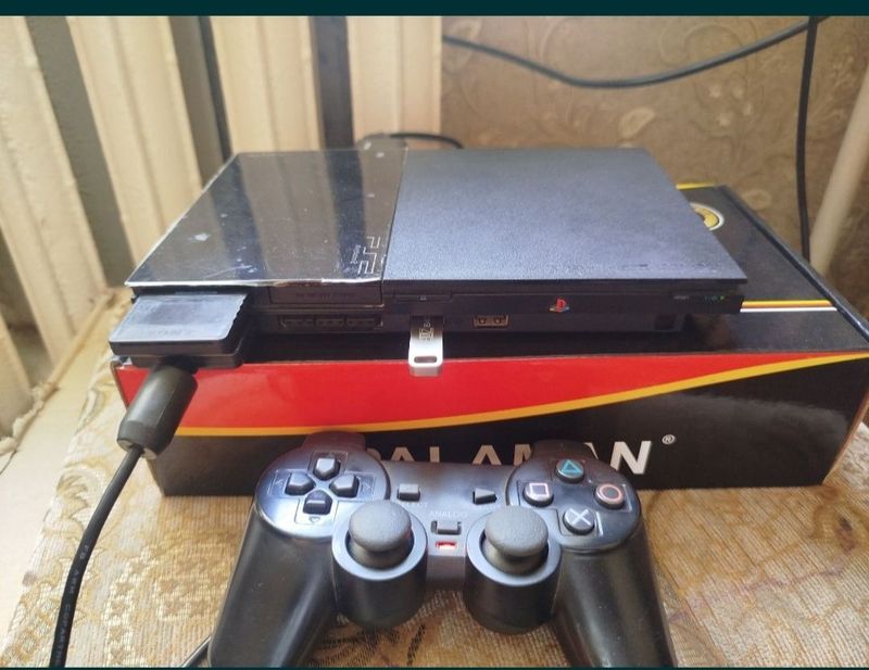 Sony Playstation 2 slim.