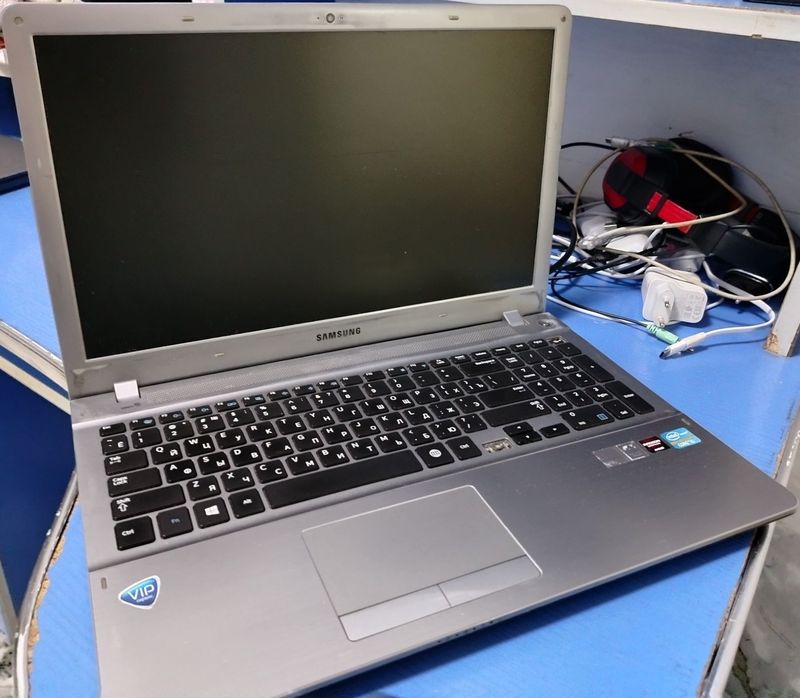 Samsung Noutbuk \ Intel Core i5-3230M Samsung Noutbuk \ Intel Core i5-3230M