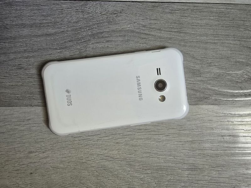 Samsung j 1 ace sotiladi Samsung j 1 ace sotiladi