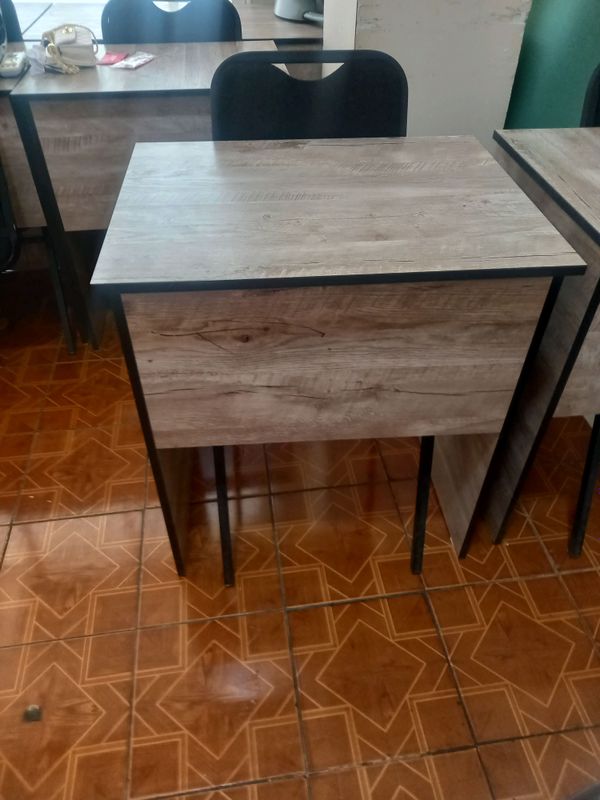 1 kishilik parta. Holat yangi deyarli ishlatilmaga 1 kishilik parta. Holat yangi deyarli ishlatilmaga