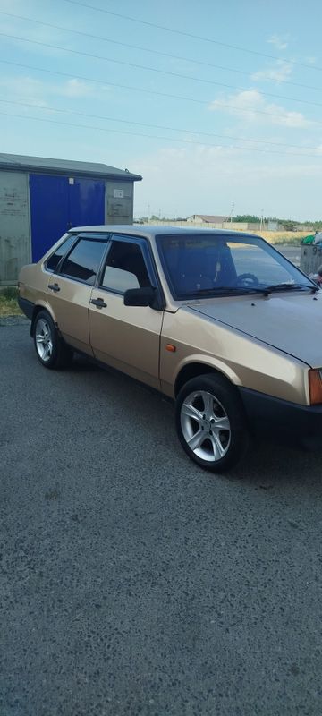 Samara 21099 sotiladi.