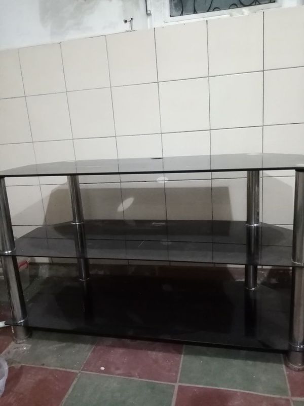 Продаётся стеклянная подставка для телевизора. Продаётся стеклянная подставка для телевизора.