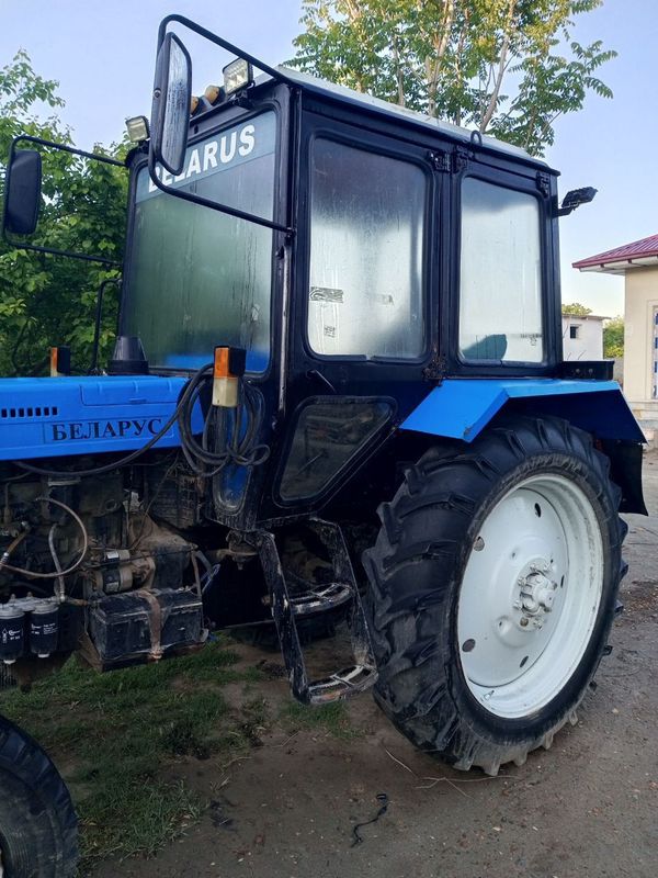 Traktor Belarus sotiladi Traktor Belarus sotiladi