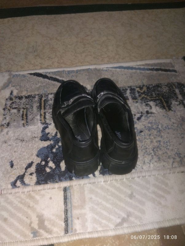 Patinkalar kichik bòlganligi sabab sotyapmiz