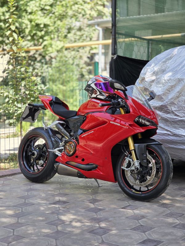 Сотилади Ducati panigali 1299S Сотилади Ducati panigali 1299S