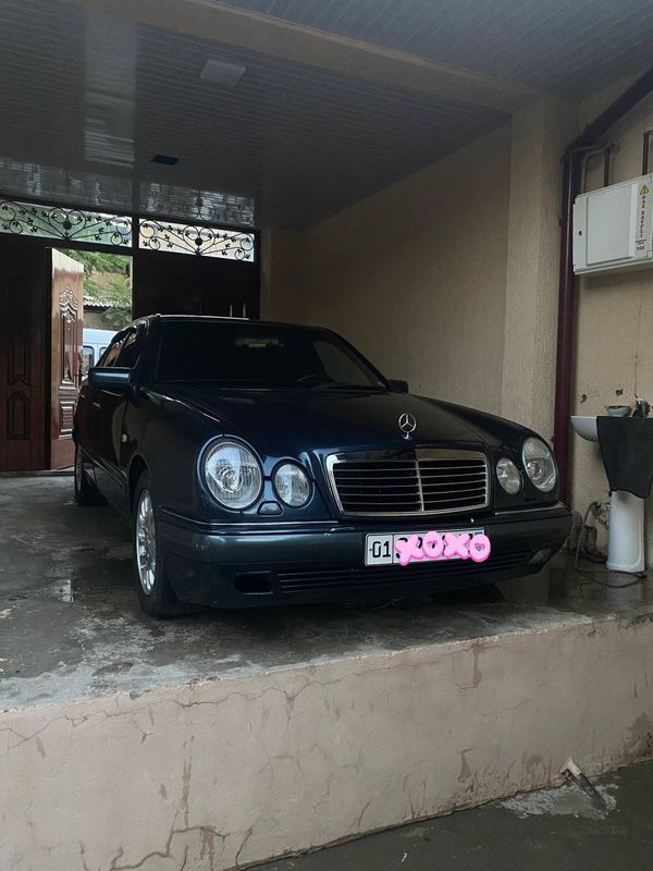 Мерсаденс W210 сотилади. Мерсаденс W210 сотилади.