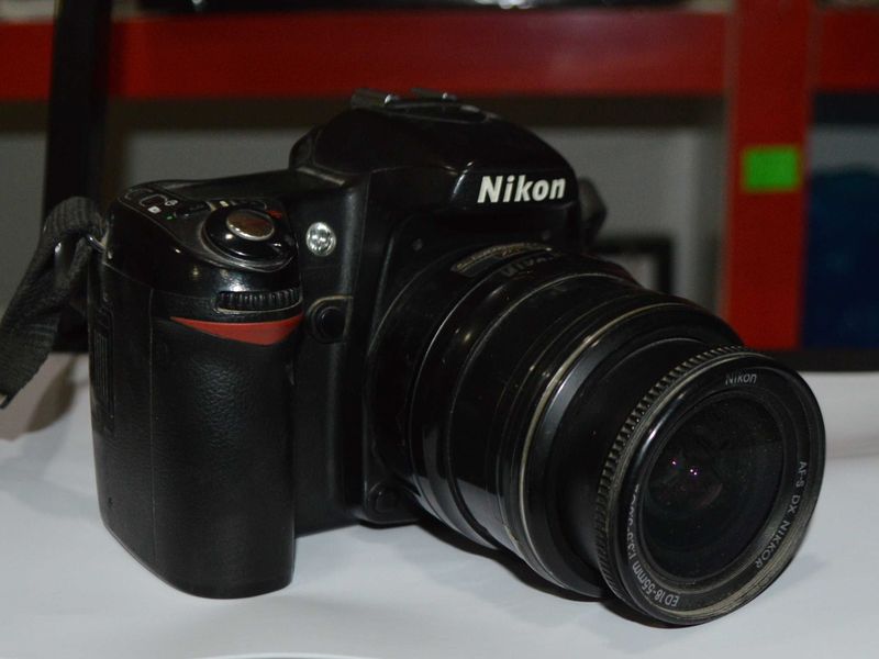 Nikon D80 sotiladi