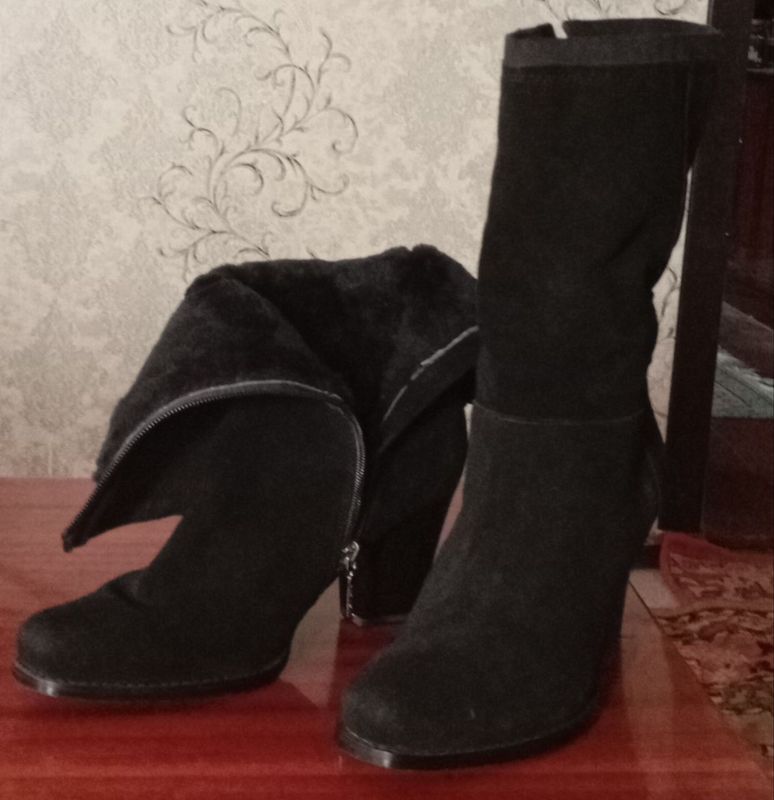 Продаются женские полусапожки. Продаются женские полусапожки.