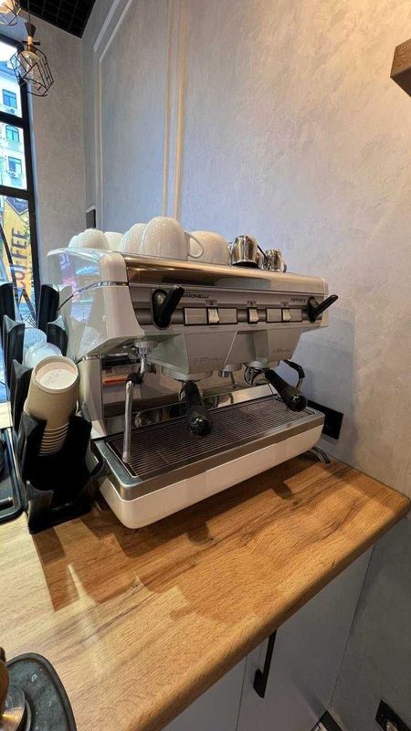 Продается профессиональная кофемашина Nuova Simonelli Appia II Compact Продается профессиональная кофемашина Nuova Simonelli Appia II Compact