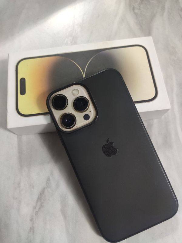 Iphone XR, 13 Pro korpusda Iphone XR, 13 Pro korpusda
