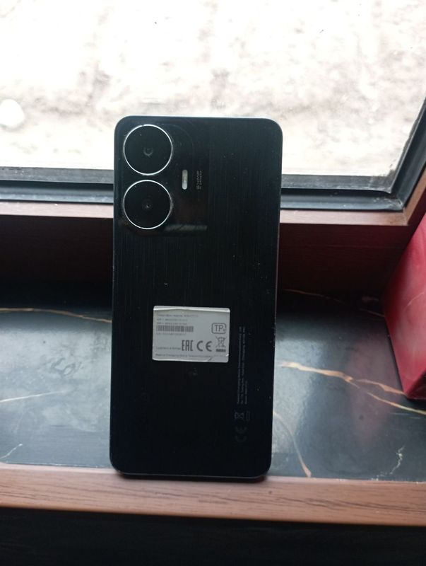 Realme c55 sotiladi srochni 2,500,000ming .128. 8+8 ediyal rangi qora