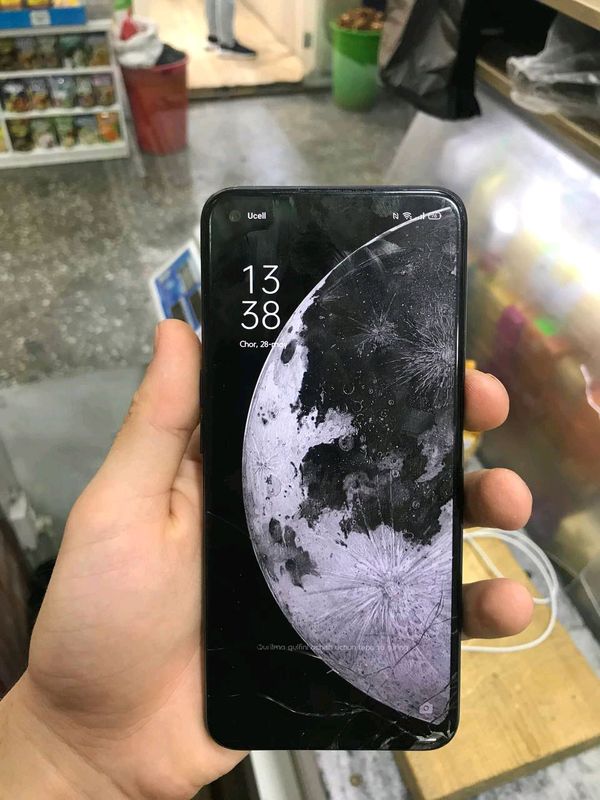 Oppo A54 ekrani sigan 600 minga sotaman