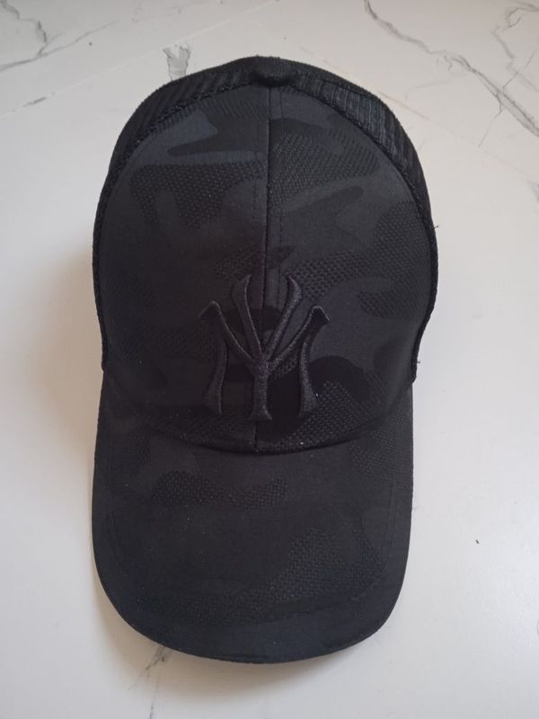 Продам кепку NY летнюю