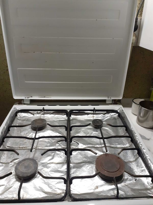 Продам...Газ Плиту 4 комфоки с газовой духовкой...