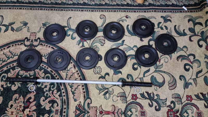 Продам штангу с общим весом 60кг Продам штангу с общим весом 60кг