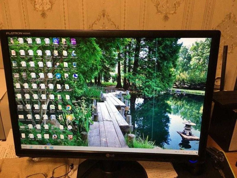 Рабочий LCD 22 дюймовый монитор LG Рабочий LCD 22 дюймовый монитор LG