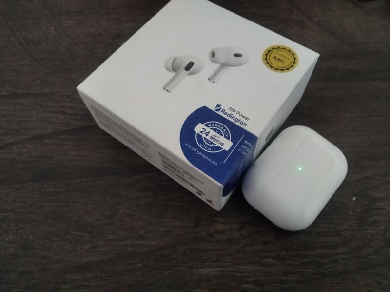 AirPods Pro naushnik sotiladi AirPods Pro naushnik sotiladi