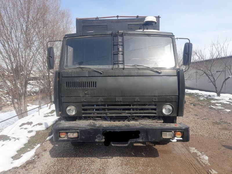 KAMAZ pritsepi bilan sotiladi