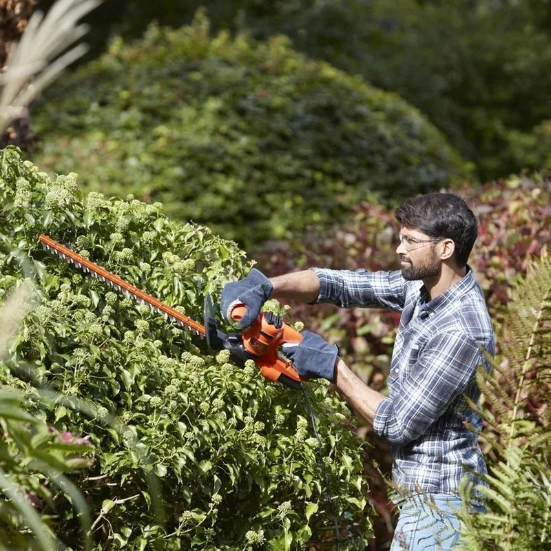 Электрический кусторез Black & Decker BEHT201-QS Электрический кусторез Black & Decker BEHT201-QS