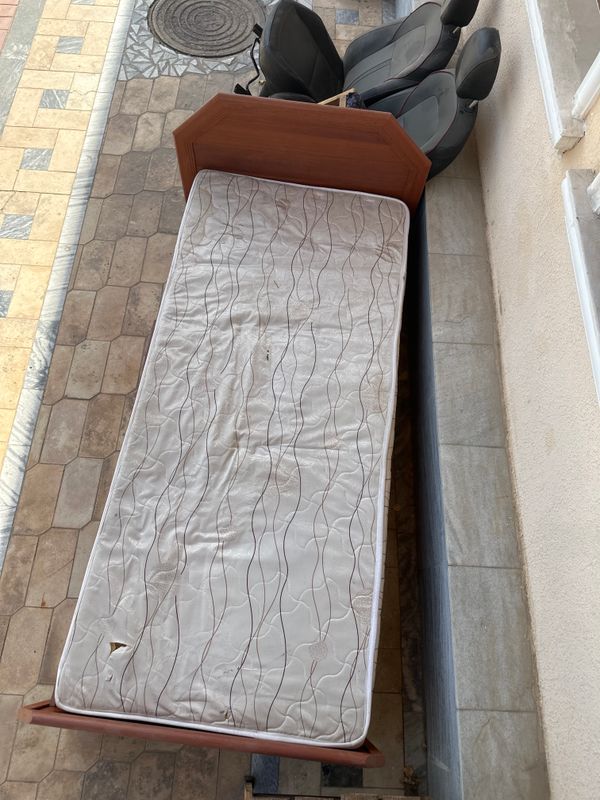 Кровать с матрасом